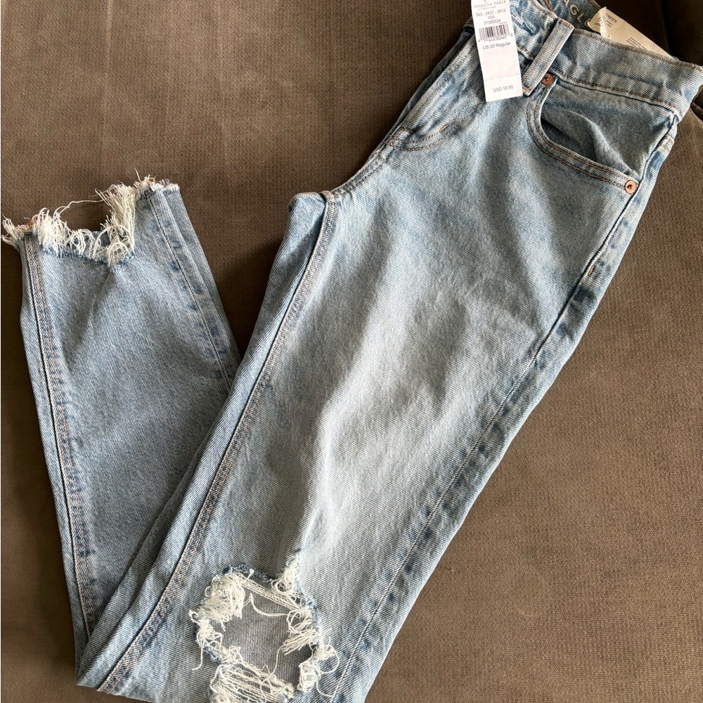 00 American Eagle distressed jeans